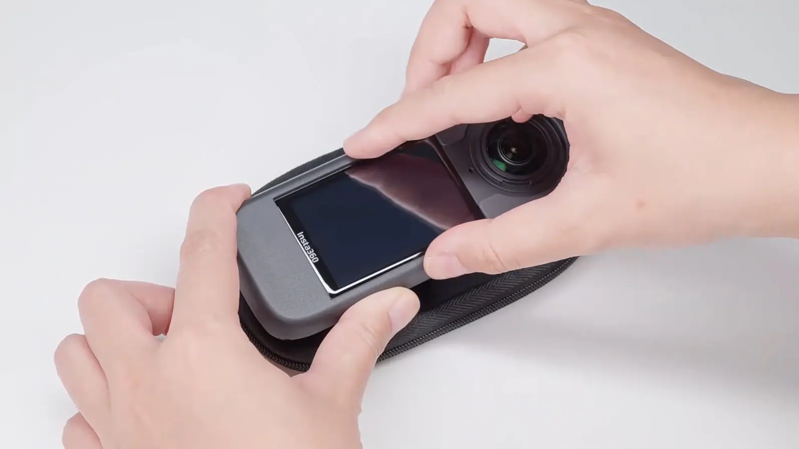 insta360 x4 screen protector tutorial 18