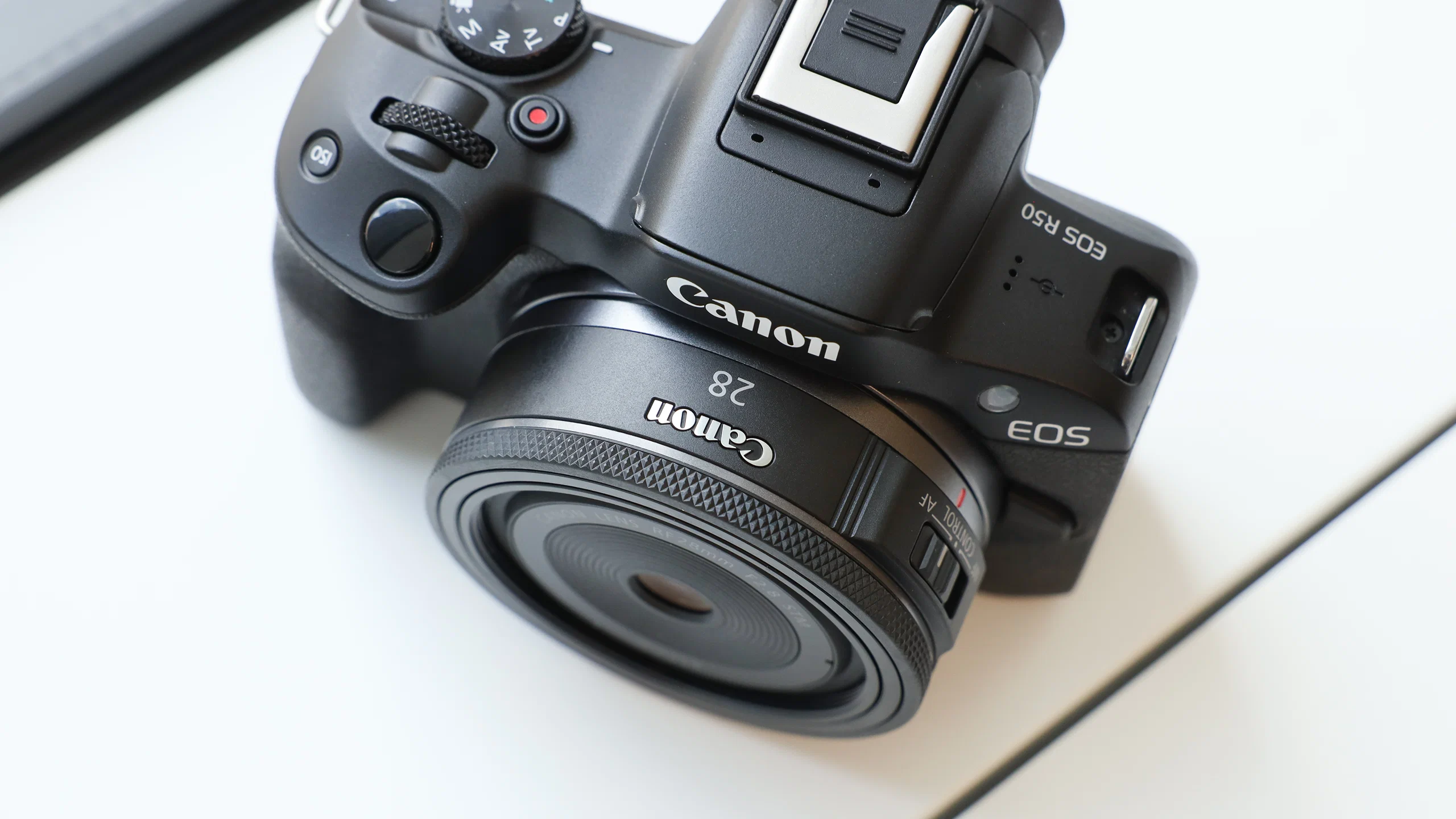 10 canon rf 28mm f2.8 stm