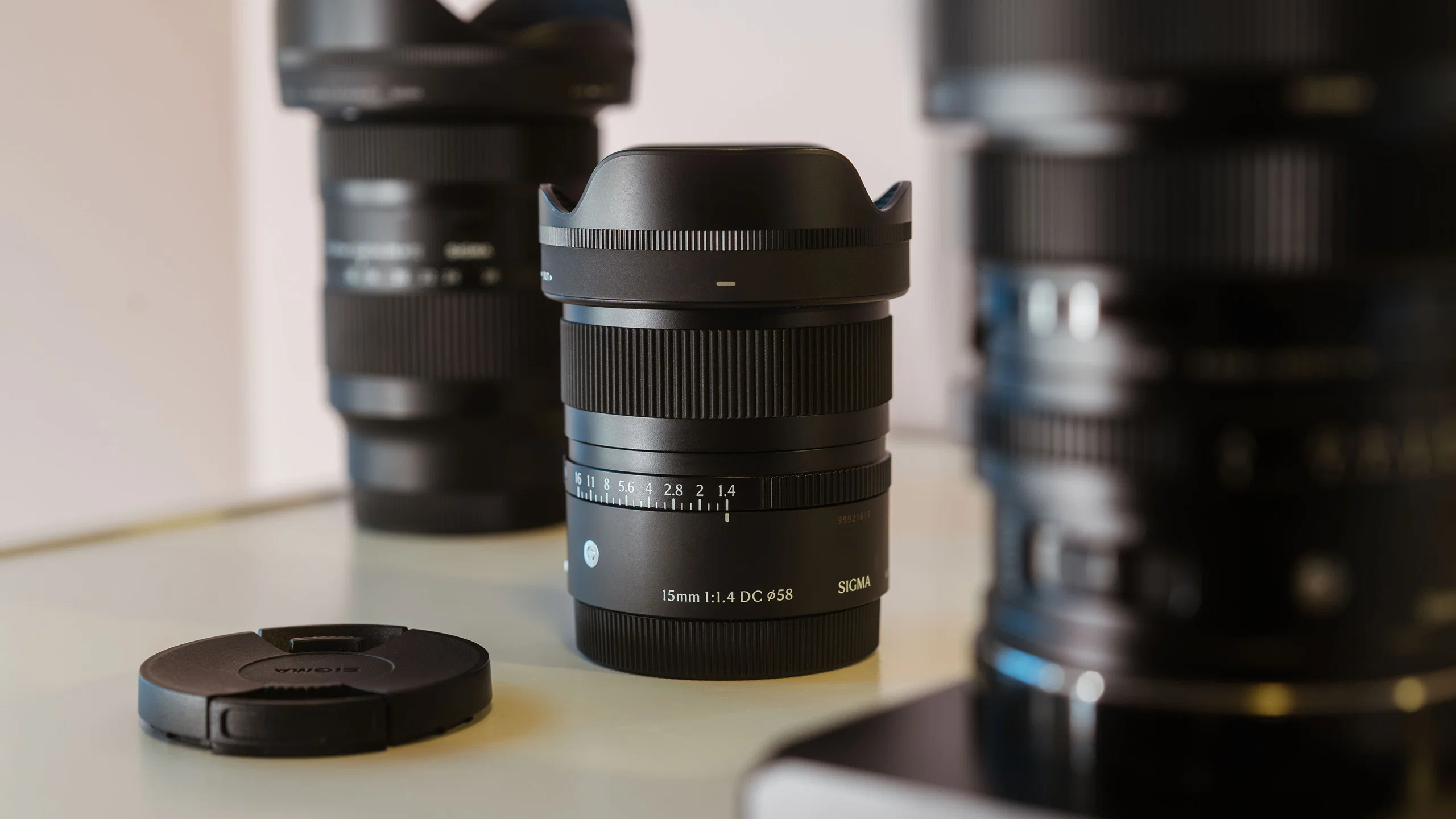 Sigma 15mm F1.4 DC DN (C) cho Canon RF-S - phù hợp quay vlog, video thiếu sáng trên APS-C