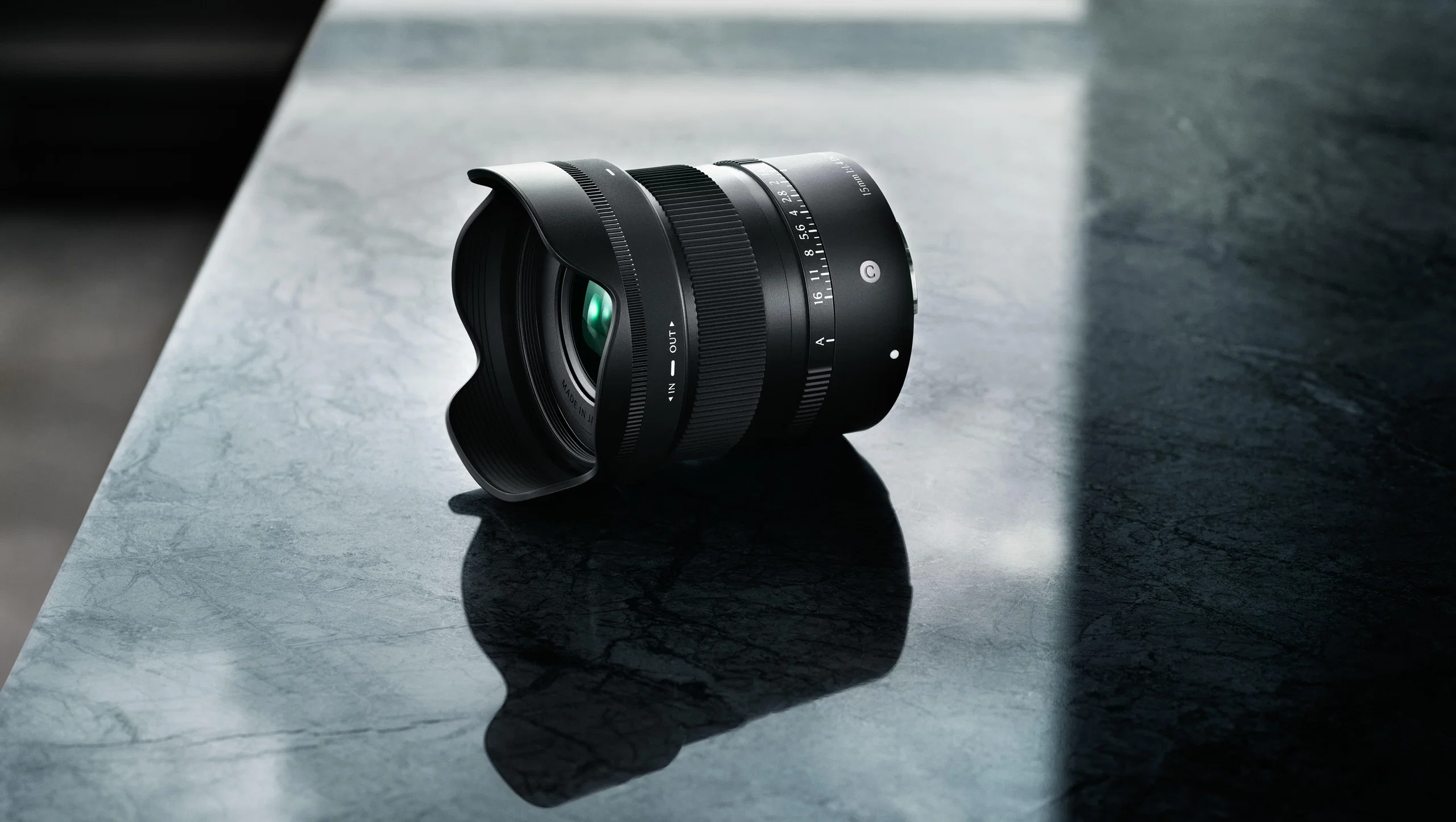 Sigma 15mm F1.4 DC DN (C) Canon RF-S - thiết kế nhỏ gọn, nhẹ 220g, filter 58mm