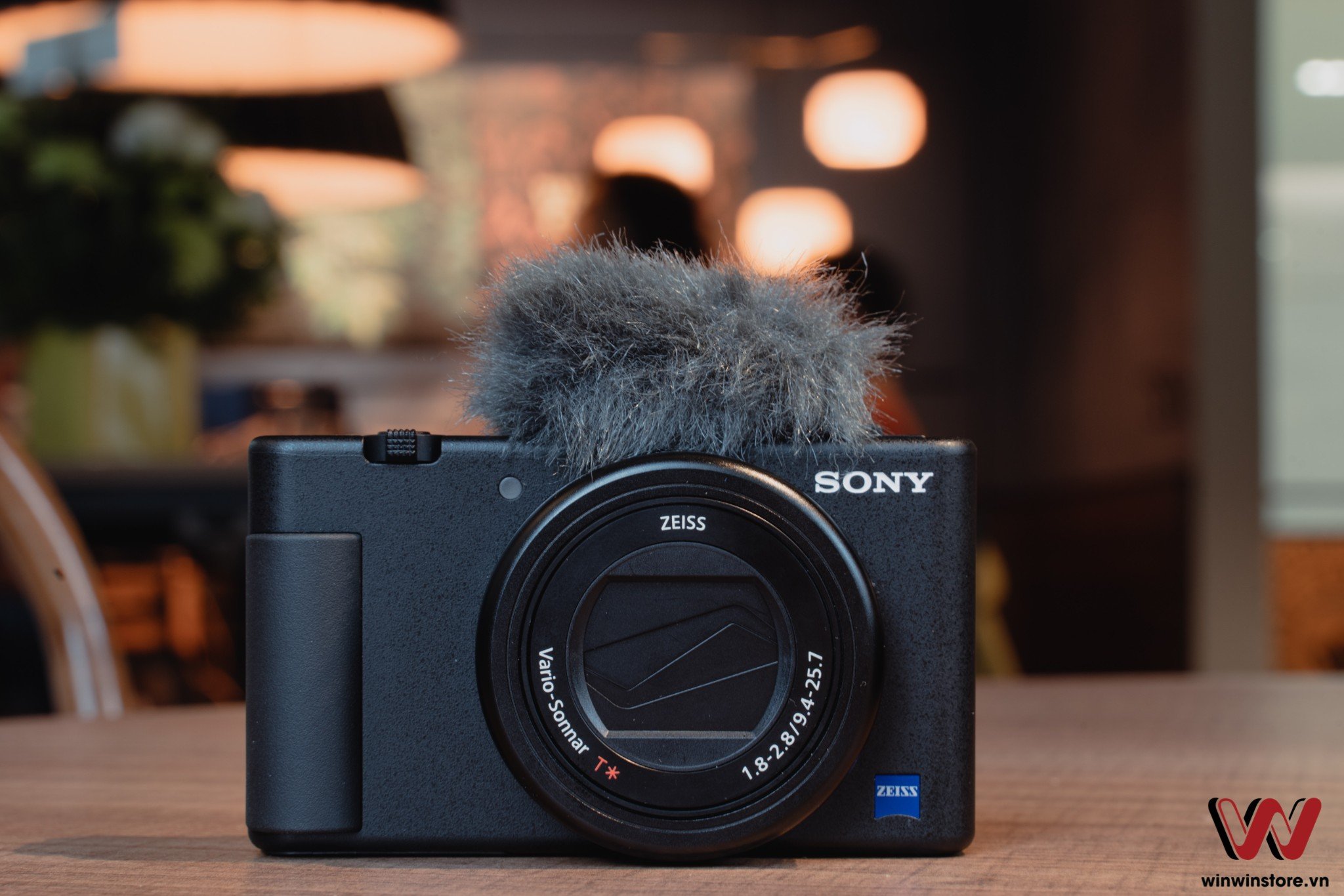 Trên tay Sony ZV-1, lựa chọn không thể hợp lý hơn dành cho vlog