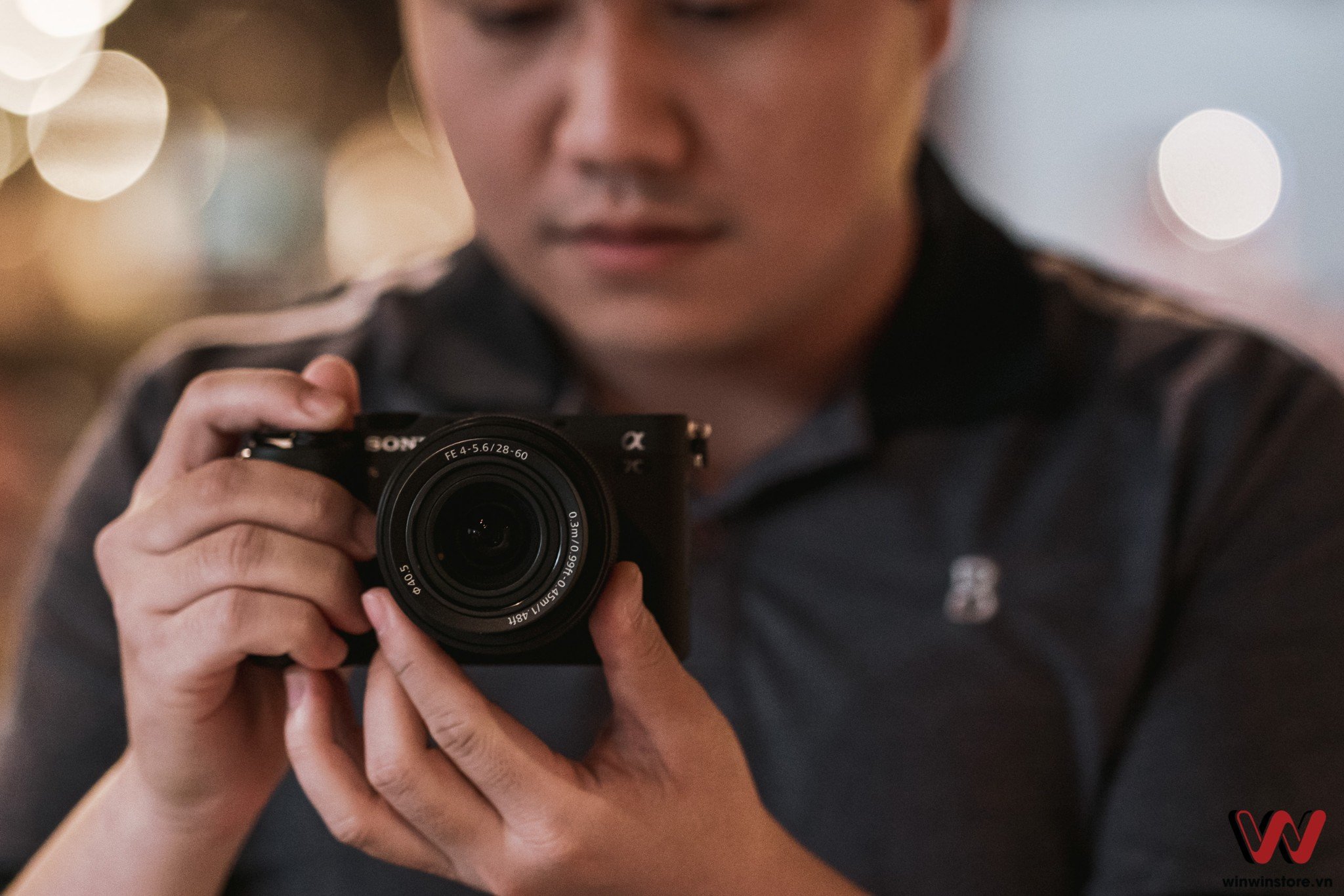 Trên tay nhanh Sony a7C, máy ảnh full frame tích hợp chống rung nhỏ nhất thế giới