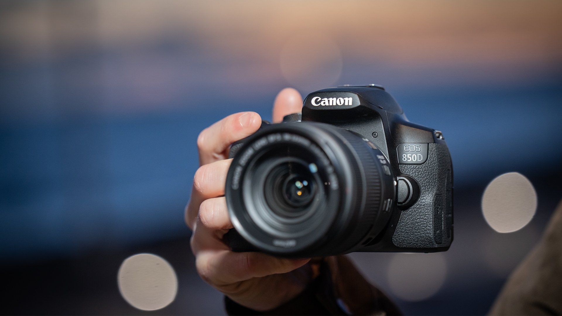 Canon EOS 850D ra mắt tại Việt Nam, máy ảnh DSLR bán chuyên, nhỏ gọn, tính năng khủng