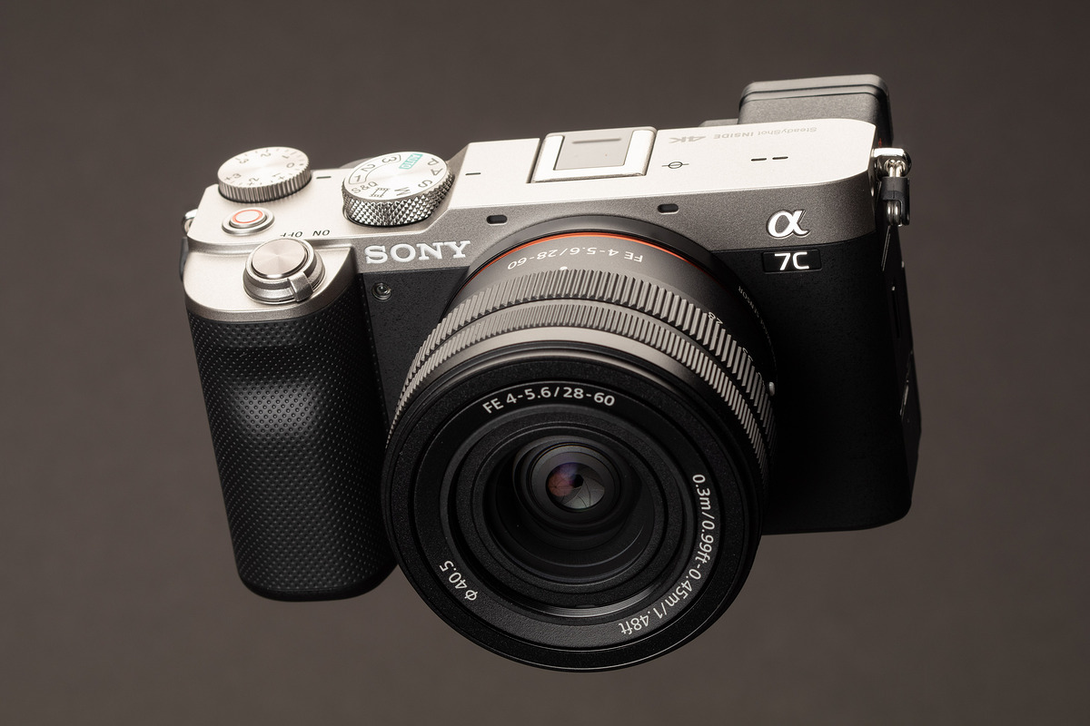 Máy ảnh Sony a7C ra mắt: Cảm biến 24MP, thiết kế gọn nhẹ như dòng A6xxx, cấu hình A7III