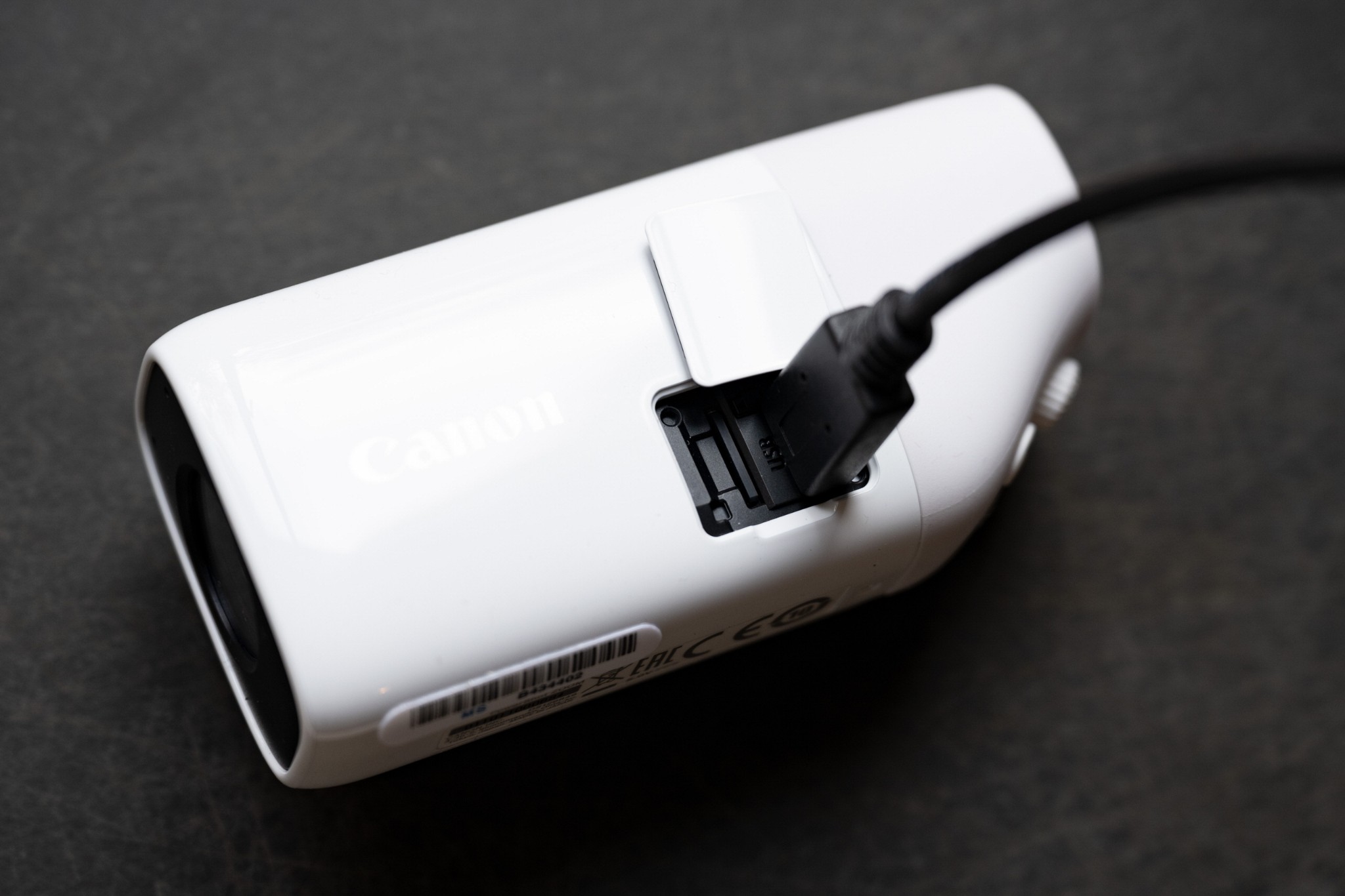 Canon ra mắt máy ảnh PowerShot Zoom nhỏ gọn như ống nhòm và có khả năng zoom tới 400mm