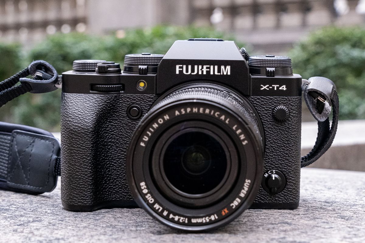 Fujifilm Chính Thức ra mắt Siêu Phẩm X-T4 với Chống Rung thân máy và màn hình lật 180 độ.