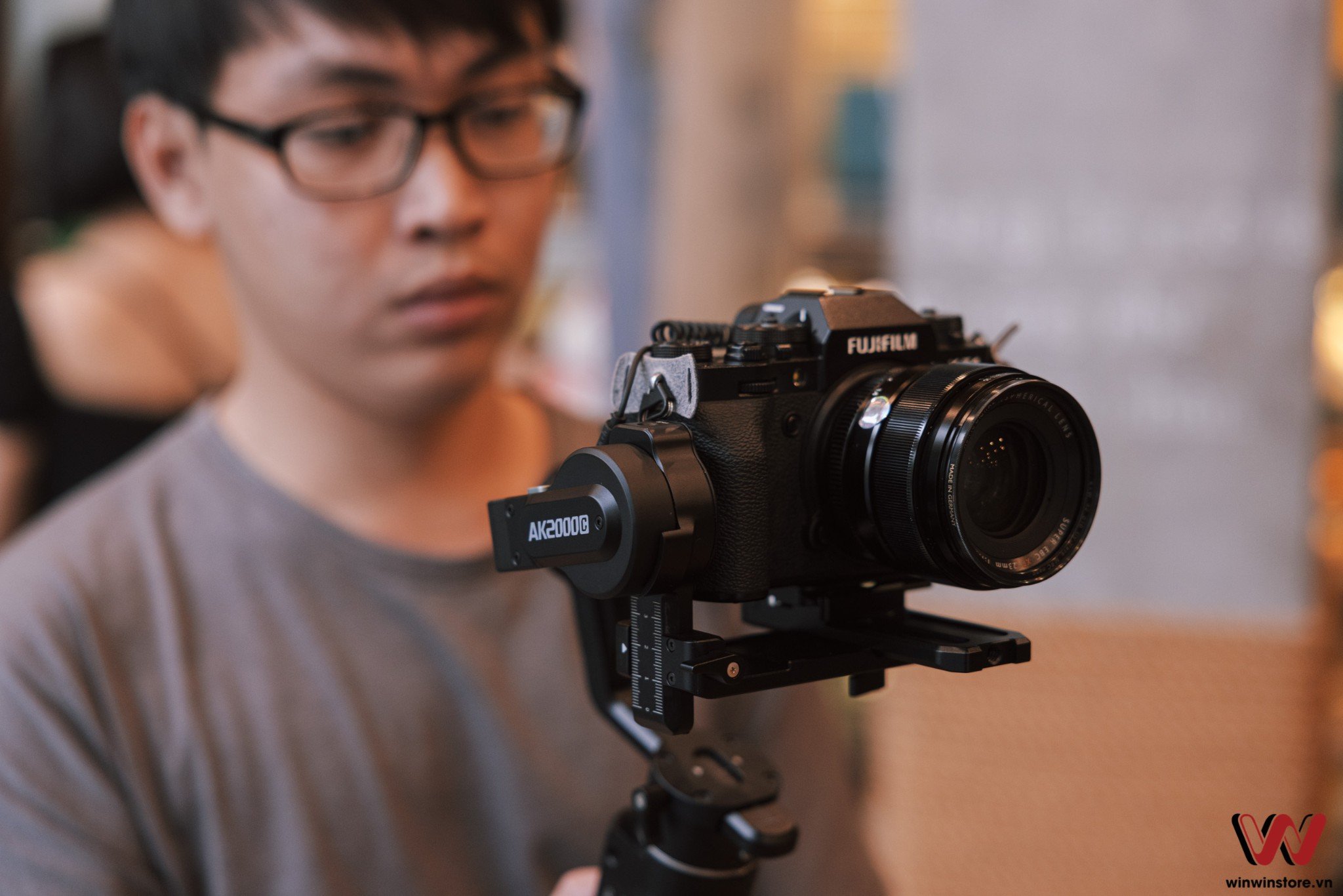 Gimbal cho máy ảnh Feiyu AK2000C ra mắt, bản rút gọn từ AK2000S, giá dễ chịu 4,990,000 VND