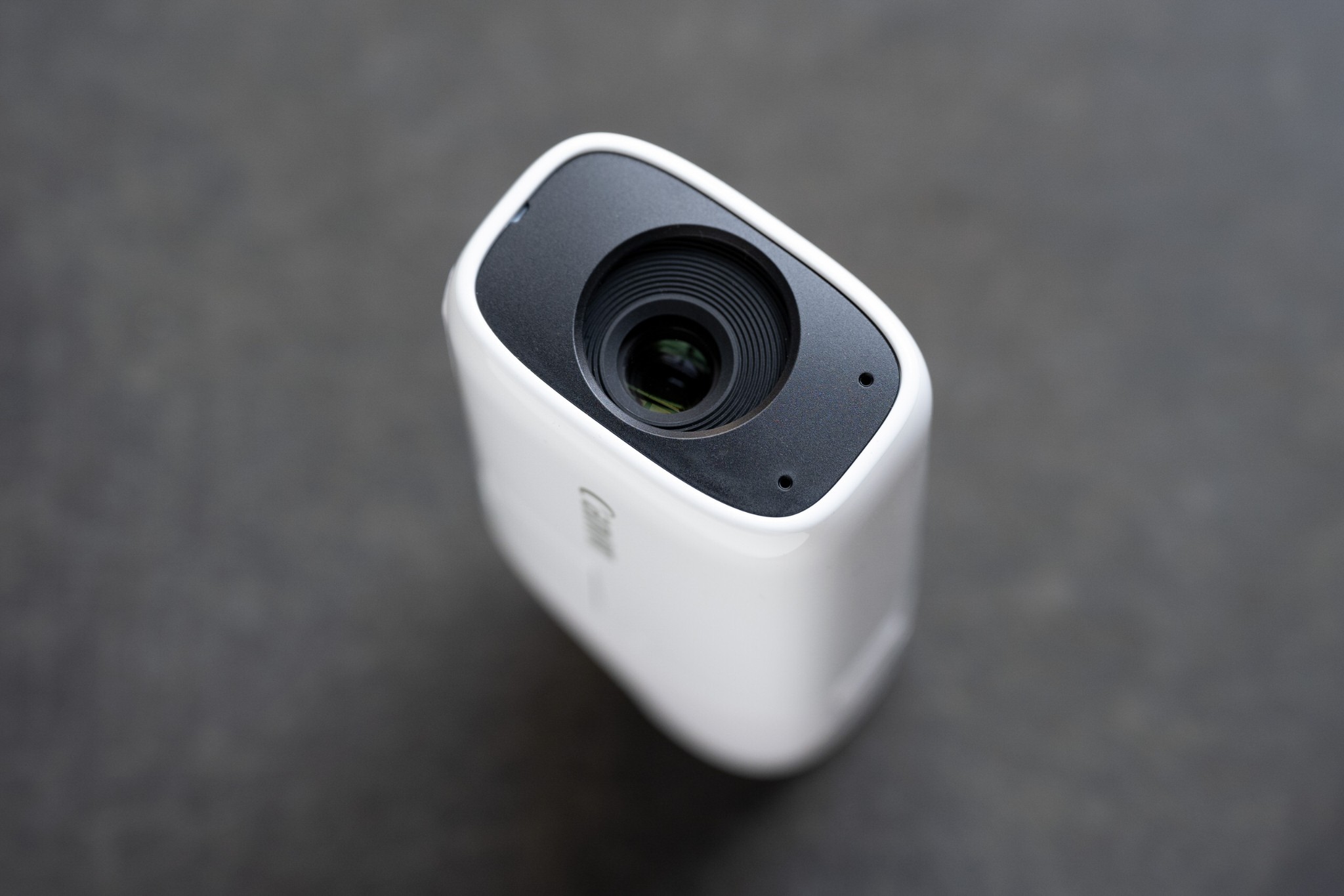 Canon ra mắt máy ảnh PowerShot Zoom nhỏ gọn như ống nhòm và có khả năng zoom tới 400mm