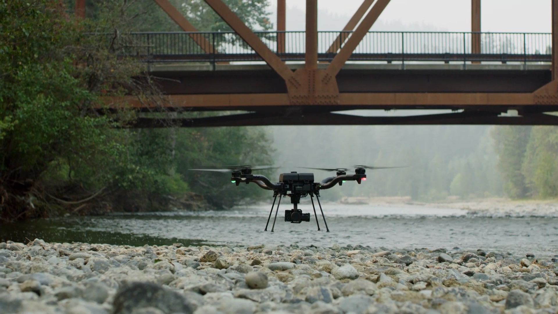 Freely Systems giới thiệu drone Astro 4 cánh quạt có khả năng tải máy ảnh lên tới 1kg