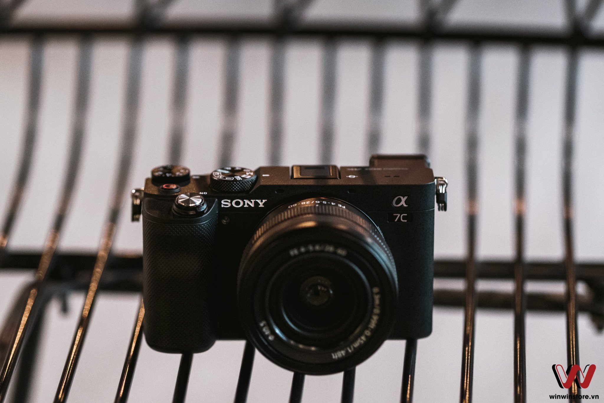 Sony a7C chính thức ra mắt, giá 41,990,000 VND, quà tặng 1 pin FZ100 khi đặt trước tại WinWinStore từ hôm nay