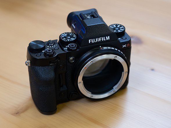 Fujifilm GFX100 mới với IBIS sẽ chỉ to bằng GFX50S