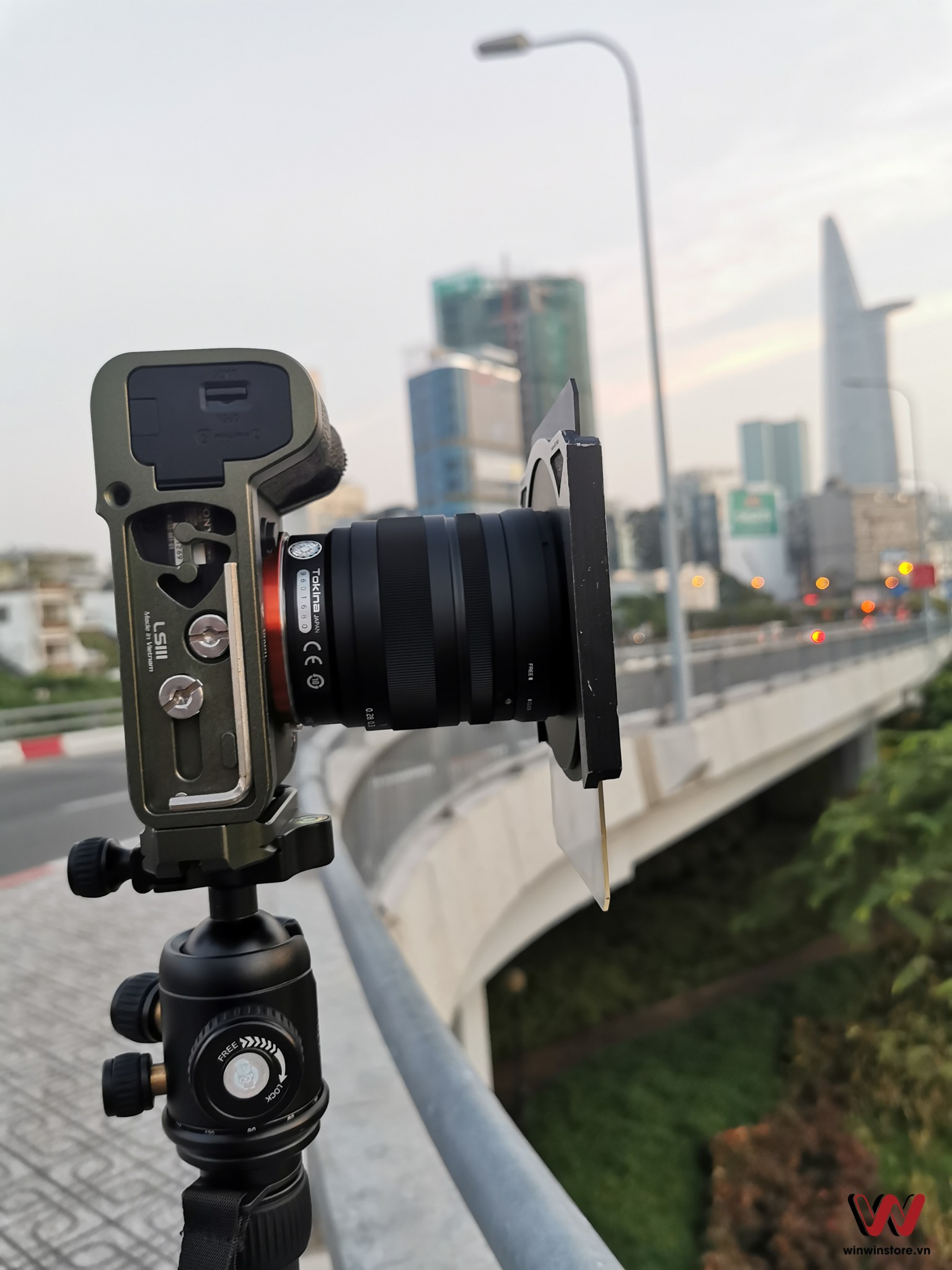 TRÊN TAY VÀ ĐÁNH GIÁ CHI TIếT TOKINA FIRIN 20MM F2 E-MOUNT