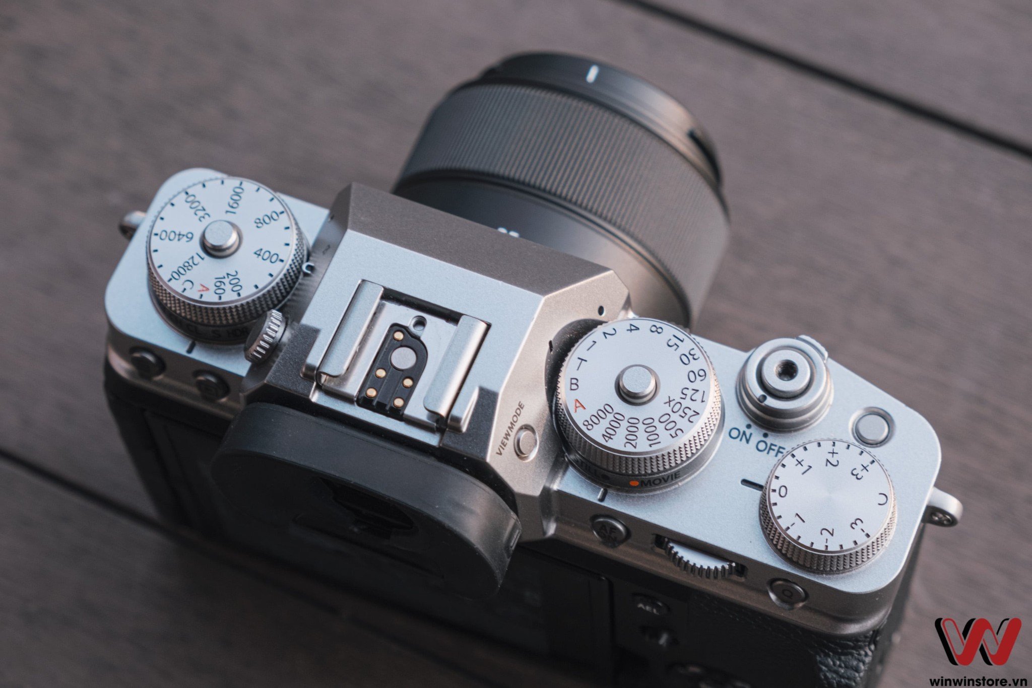Trên tay Fujifilm X-T4: Màn hình xoay lật với chống rung trong thân máy, những nâng cấp đáng giá