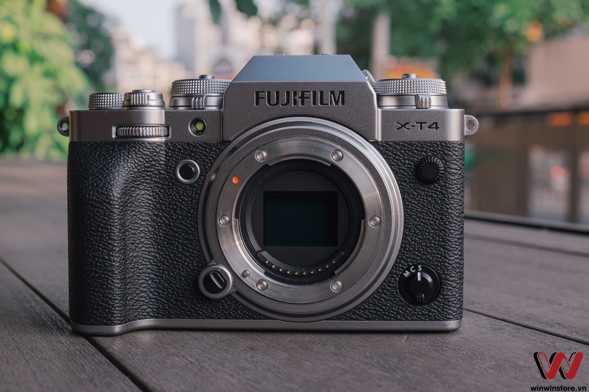 Trên tay Fujifilm X-T4: Màn hình xoay lật với chống rung trong thân máy, những nâng cấp đáng giá