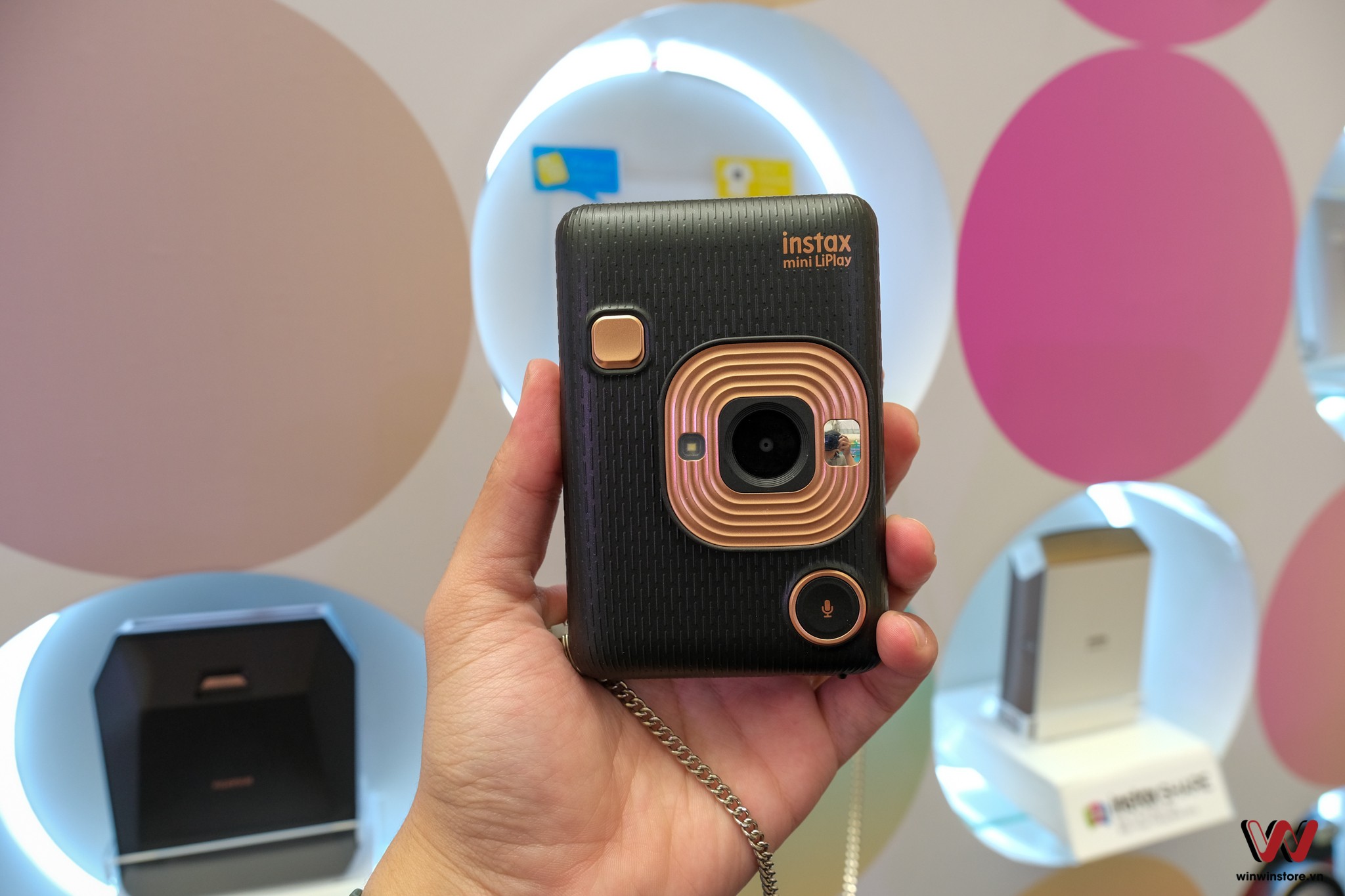 Fujifair 2019: "smart camera" X-A7, Instax mini liplay chính thức