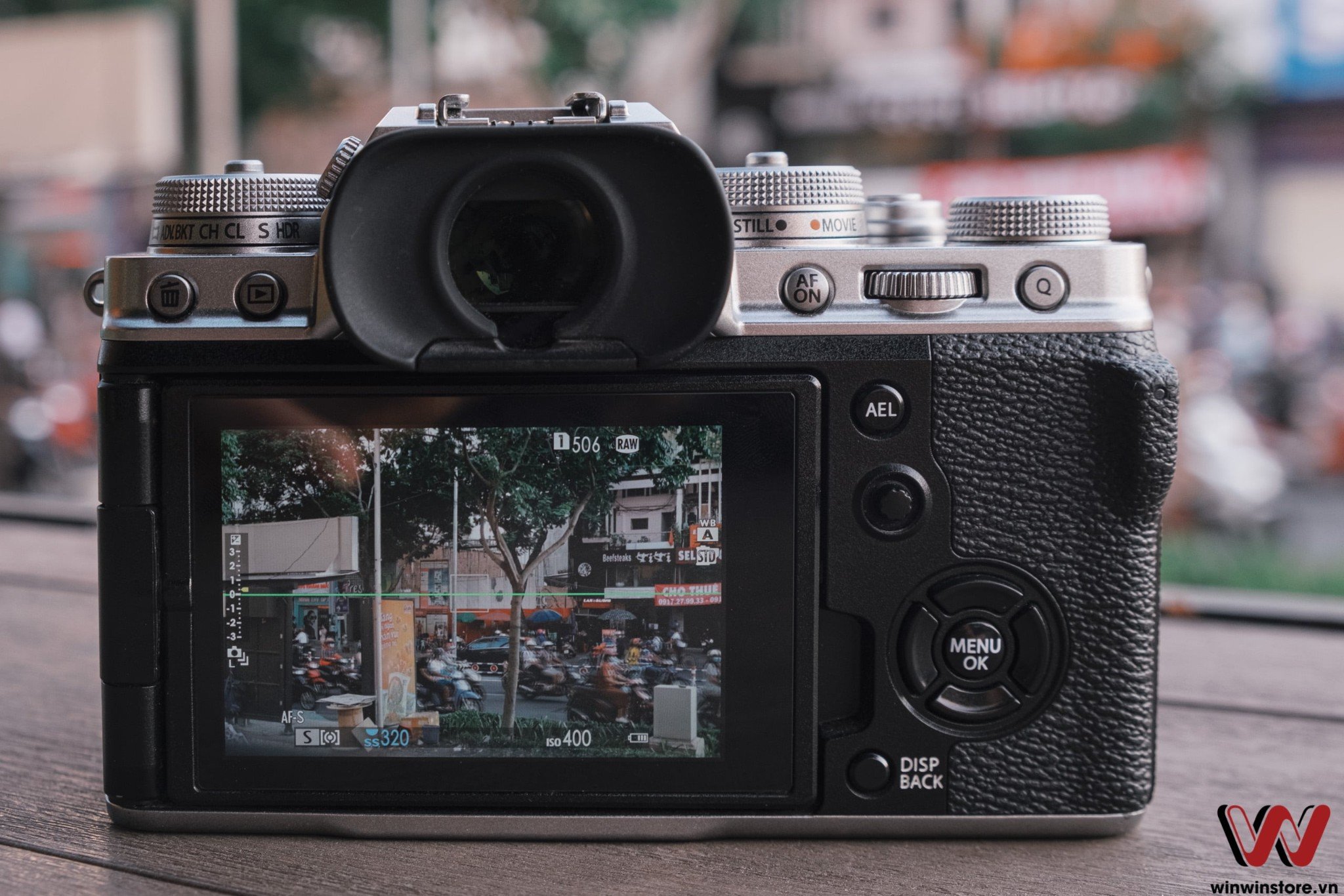 Trên tay Fujifilm X-T4: Màn hình xoay lật với chống rung trong thân máy, những nâng cấp đáng giá