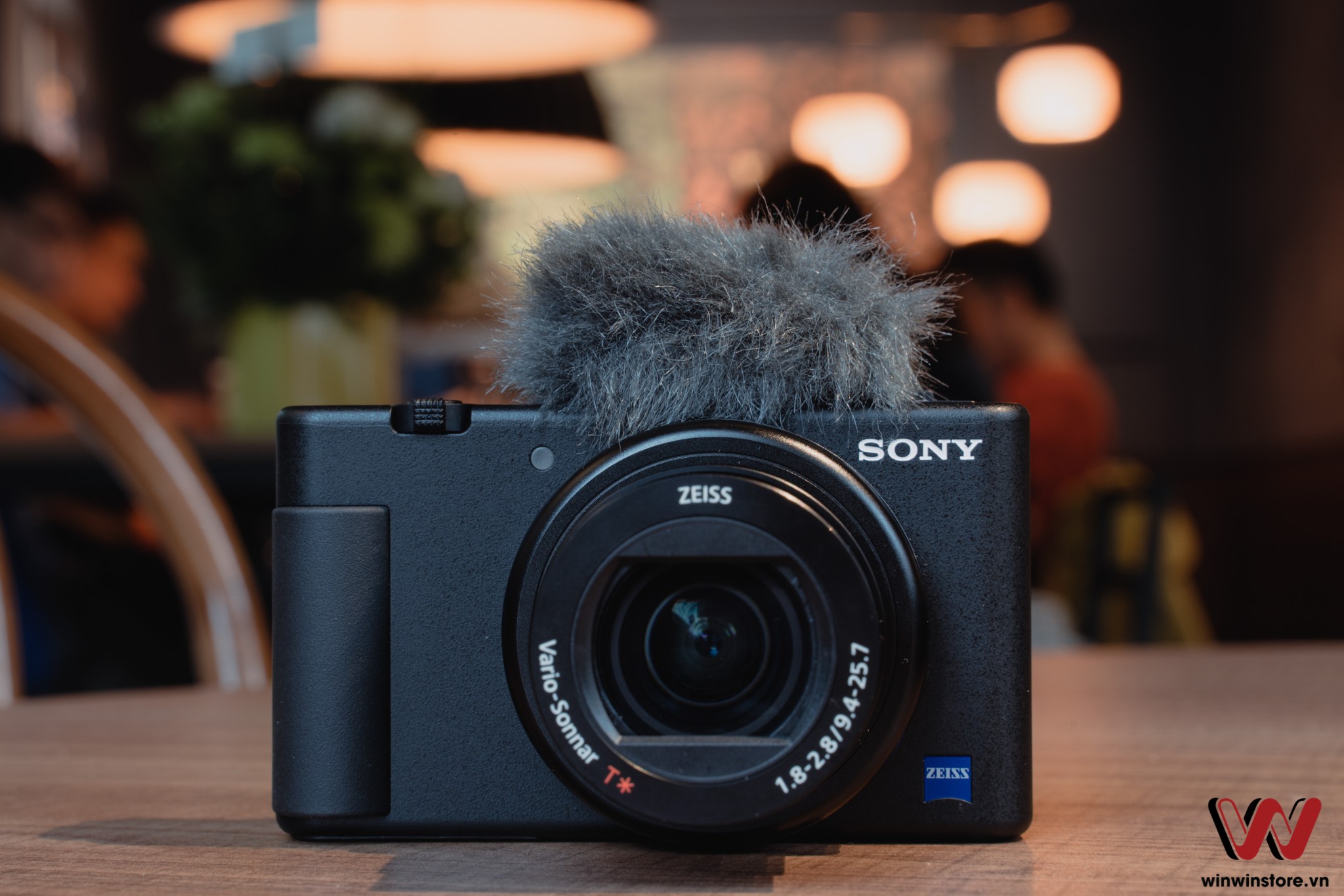 Trên tay Sony ZV-1, lựa chọn không thể hợp lý hơn dành cho vlog