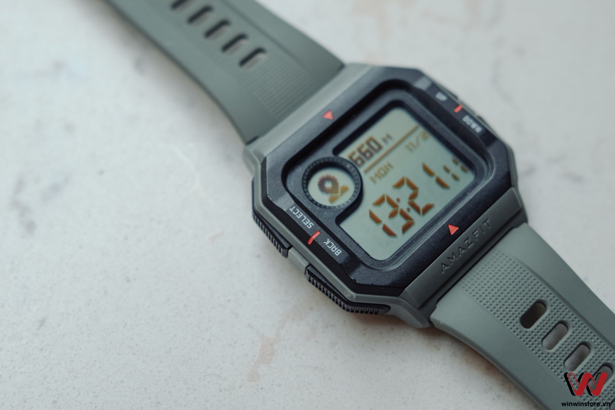 Huami Amazfit Neo (Red) là chiếc đồng hồ thông minh giá rẻ của Xiaomi. Sản phẩm có kiểu dáng thời trang, tính năng theo dõi sức khỏe.