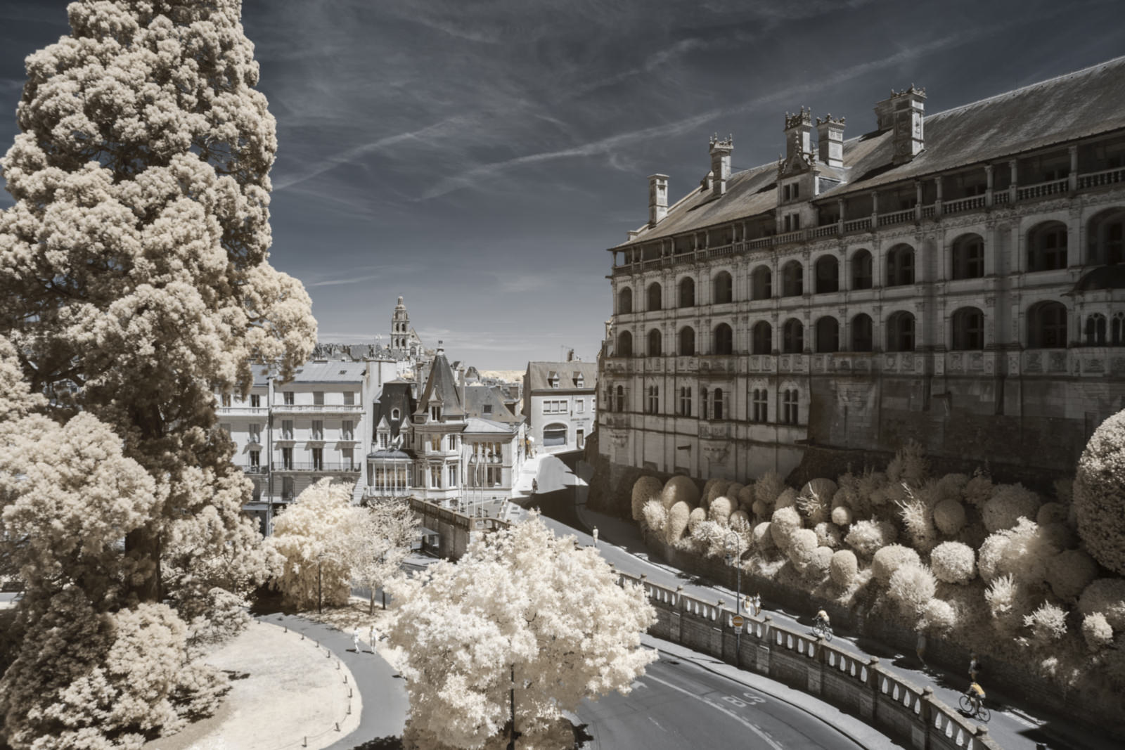 Bộ ảnh cung điện thần tiên tại Loire Valley với kính lọc hồng ngoại từ NAG Pierre-Louis Ferrer