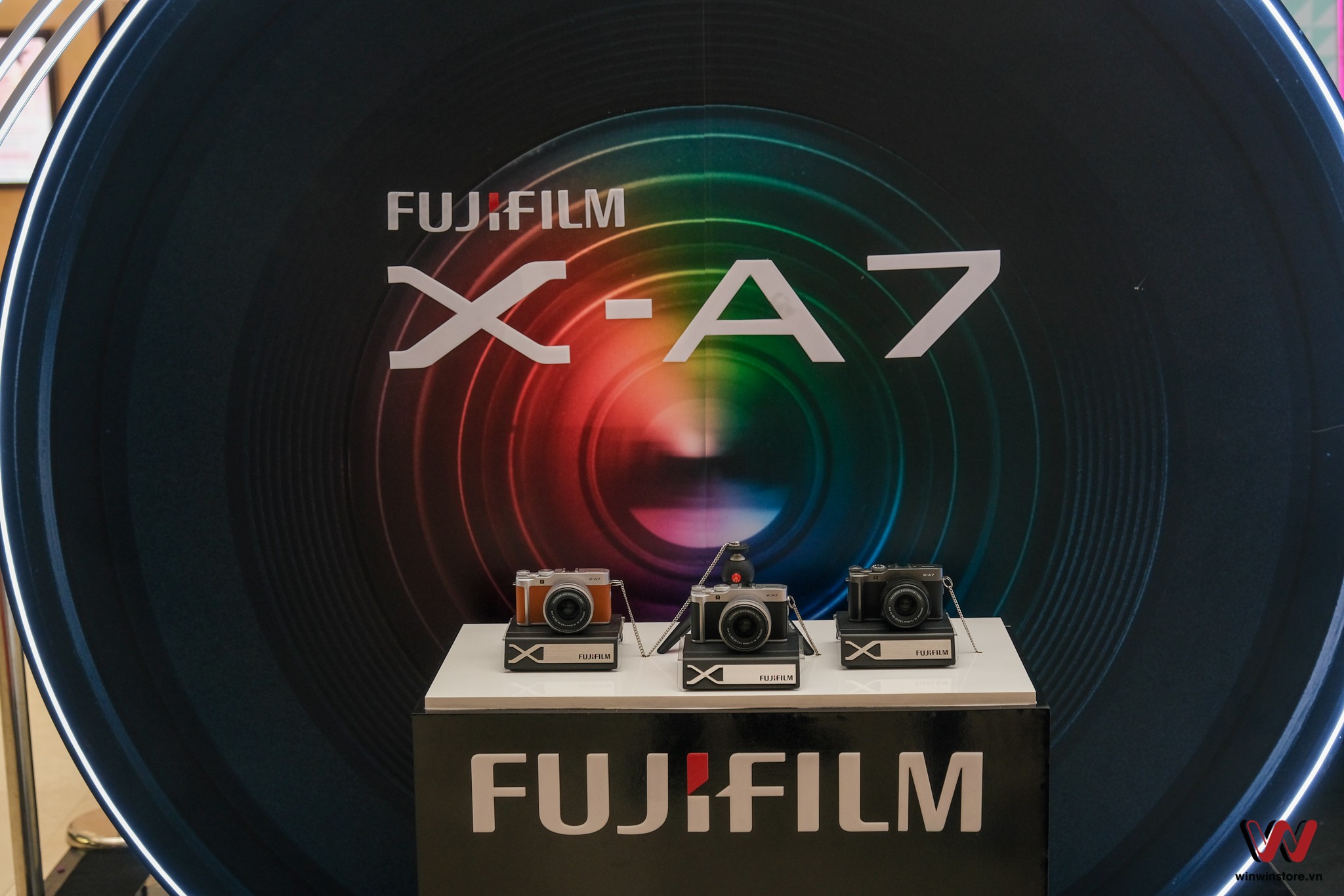 Fujifair 2019: "smart camera" X-A7, Instax mini liplay chính thức