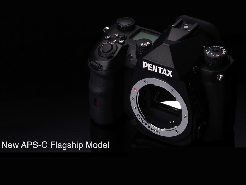 Ricoh hé lộ flagship DLSR Pentax APS-C cùng các bộ ba ống kính mới