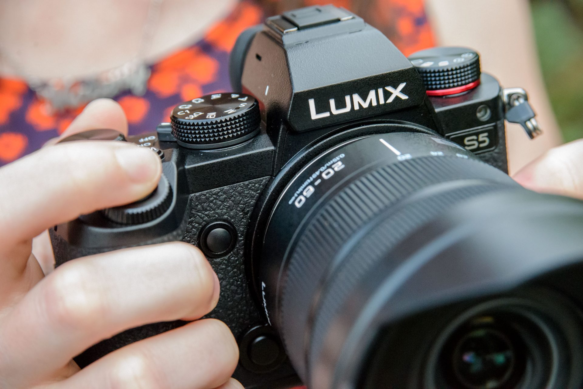 Máy ảnh Panasonic Lumix S5 ra mắt, cảm biến full frame 24MP, chống rung 5 trục, quay 4K60p, giá 2000 USD