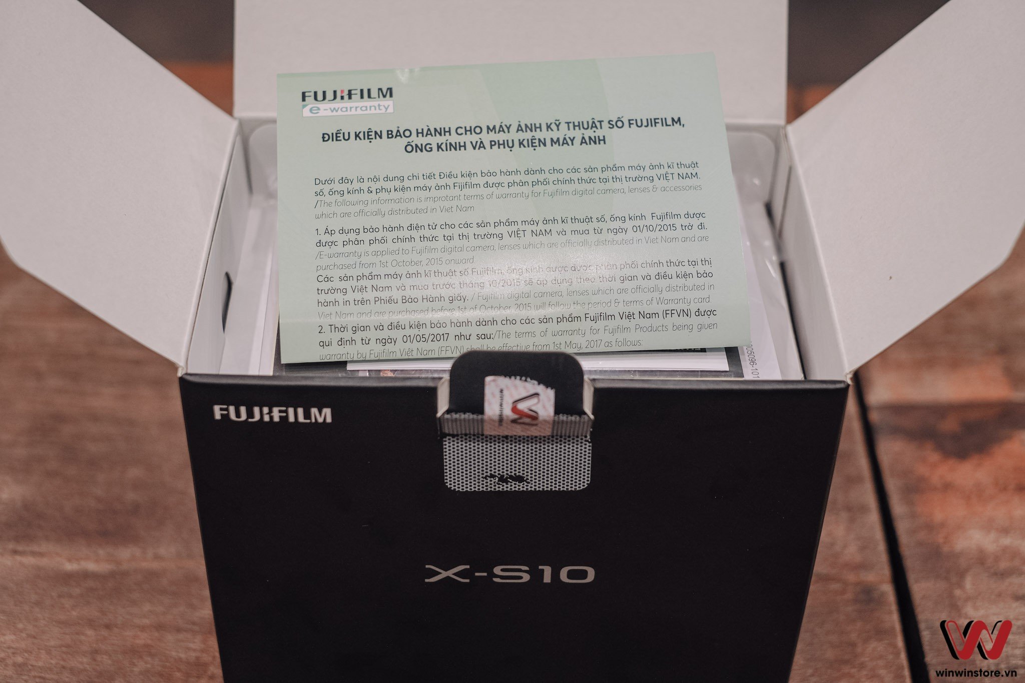 Mở hộp Fujifilm X-S10 chính hãng: Đây là những thứ bạn phải đánh đổi để có được hiệu năng X-T4 trong mức giá X-T30