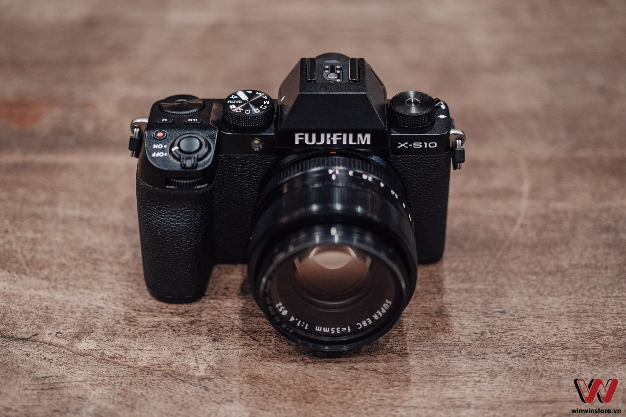 Mở hộp Fujifilm X-S10 chính hãng: Đây là những thứ bạn phải đánh đổi để có được hiệu năng X-T4 trong mức giá X-T30