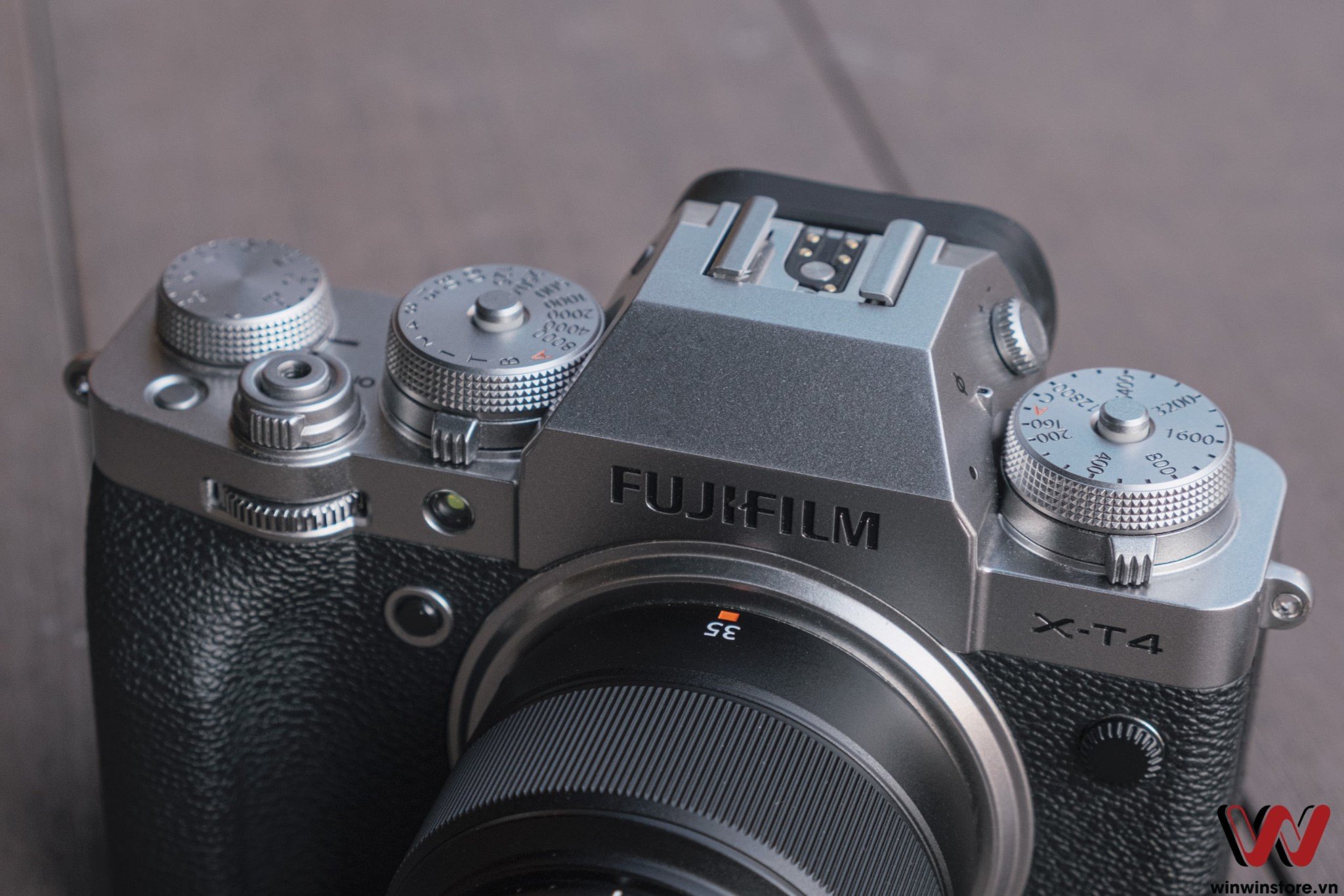 Trên tay Fujifilm X-T4: Màn hình xoay lật với chống rung trong thân máy, những nâng cấp đáng giá