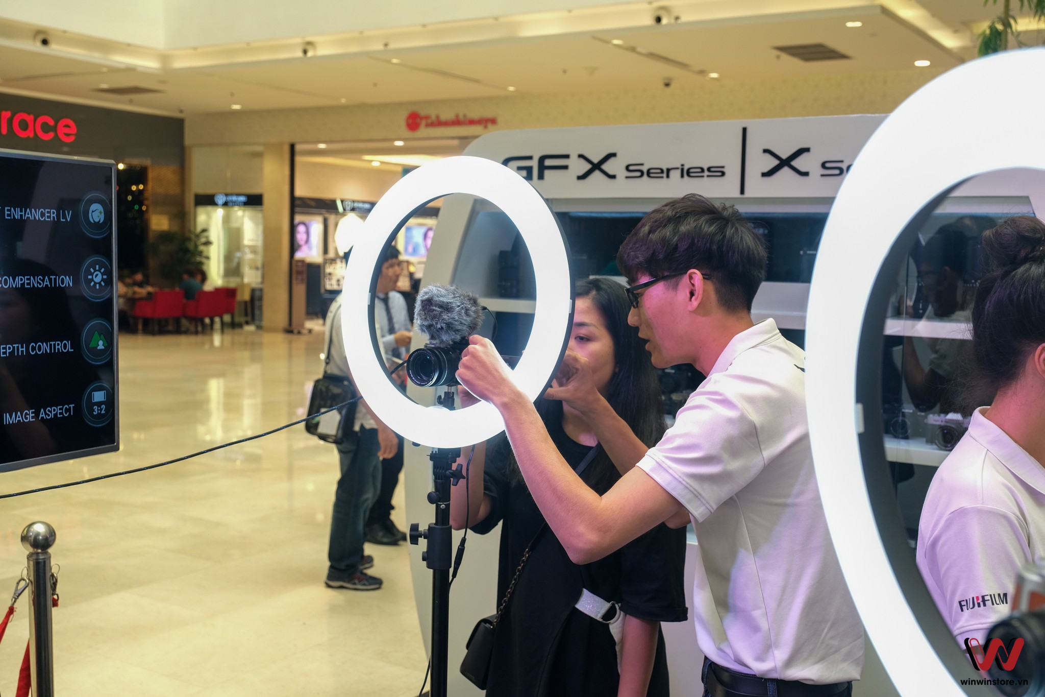 Fujifair 2019: "smart camera" X-A7, Instax mini liplay chính thức