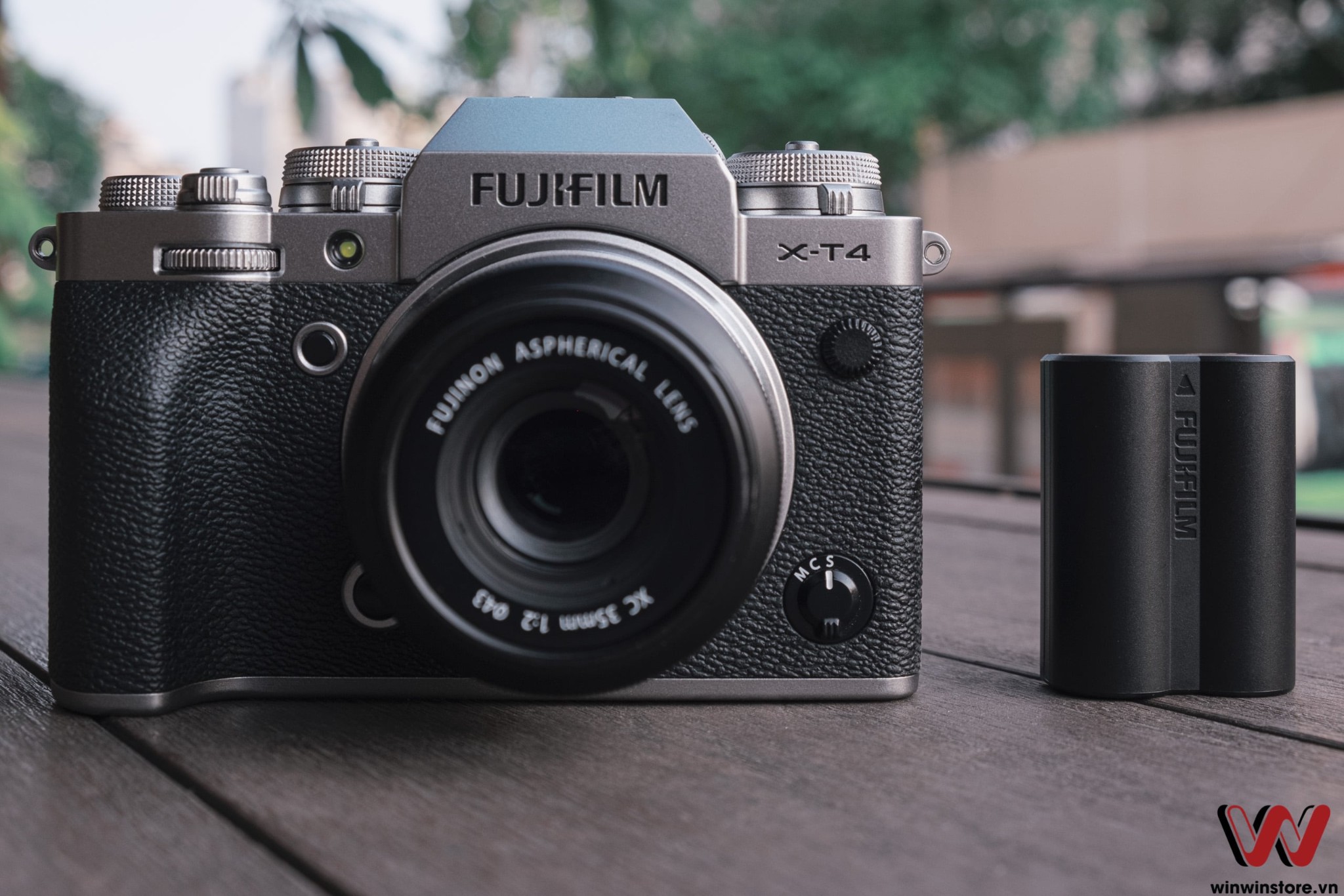 Trên tay Fujifilm X-T4: Màn hình xoay lật với chống rung trong thân máy, những nâng cấp đáng giá