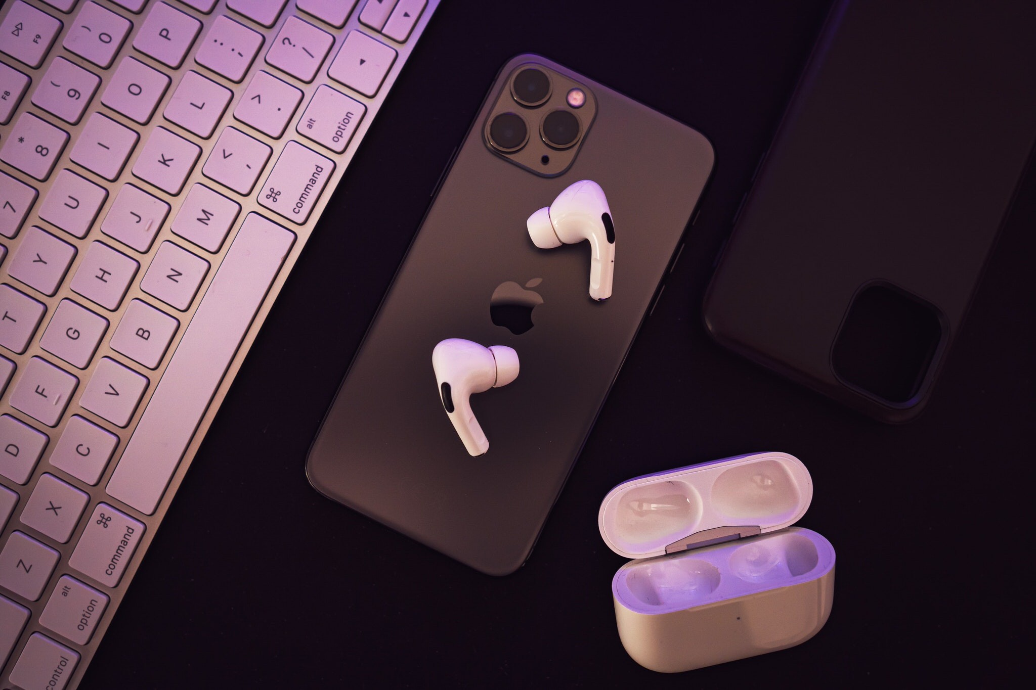 Những tính năng mới dành cho AirPods trên iOS 14: Spatial Audio, báo hiệu pin,…