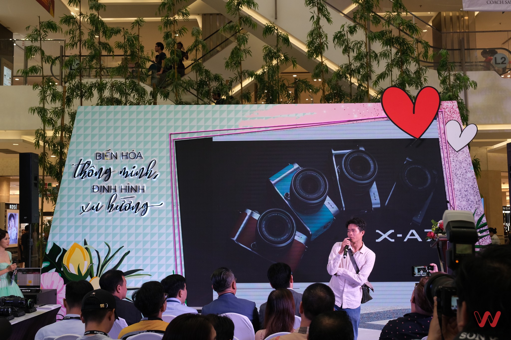 Fujifair 2019: "smart camera" X-A7, Instax mini liplay chính thức