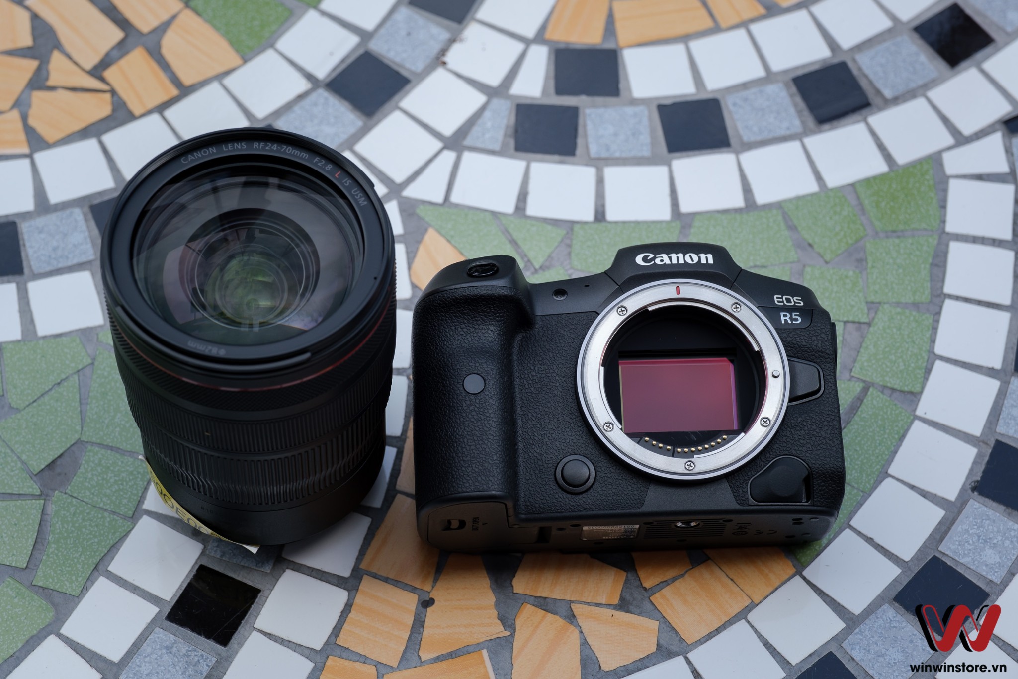 Canon sẽ ra mắt máy ảnh EOS R cảm biến APS-C vào năm sau