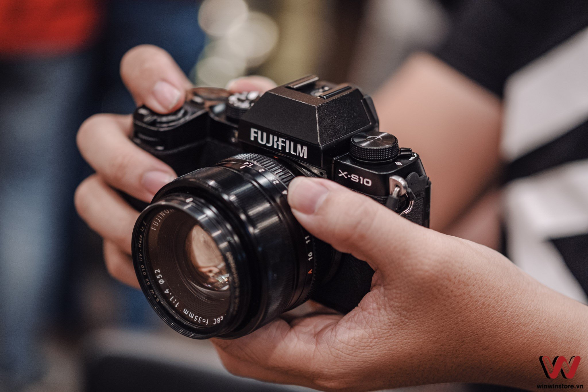 Mở hộp Fujifilm X-S10 chính hãng: Đây là những thứ bạn phải đánh đổi để có được hiệu năng X-T4 trong mức giá X-T30