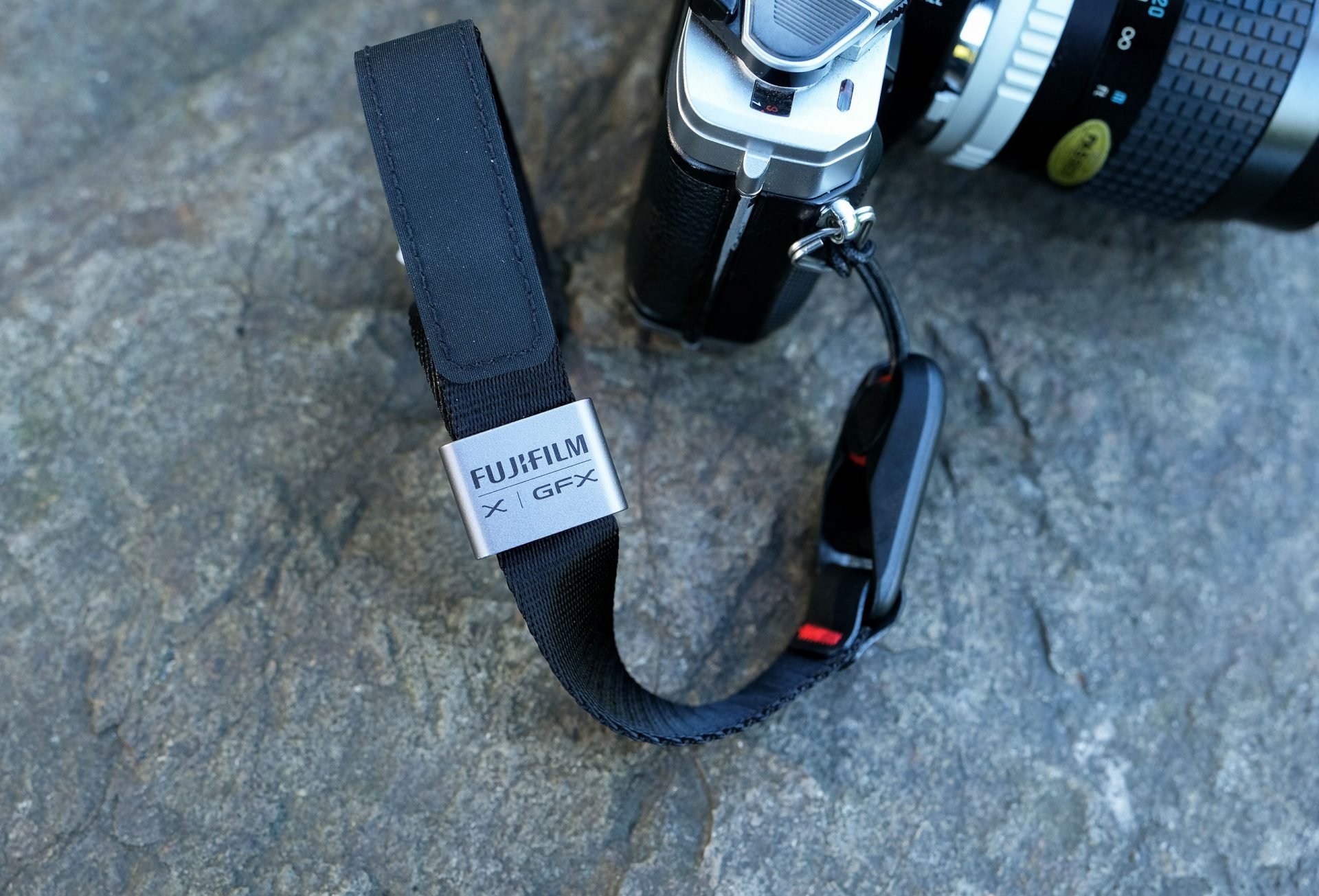 Peak Design ra mắt dây đeo máy ảnh hợp tác với Fujifilm phiên bản giới hạn