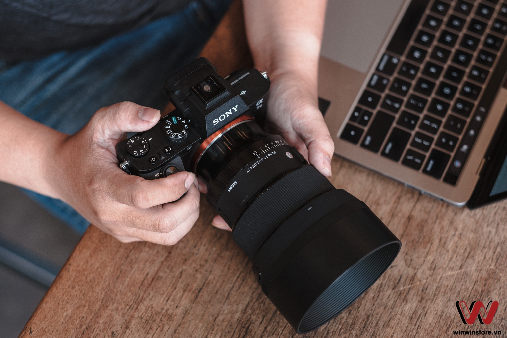 Trên tay ống kính Sigma 85mm F1.4 DG DN ART cho Sony, siêu gọn nhẹ nhưng vẫn rất chất lượng