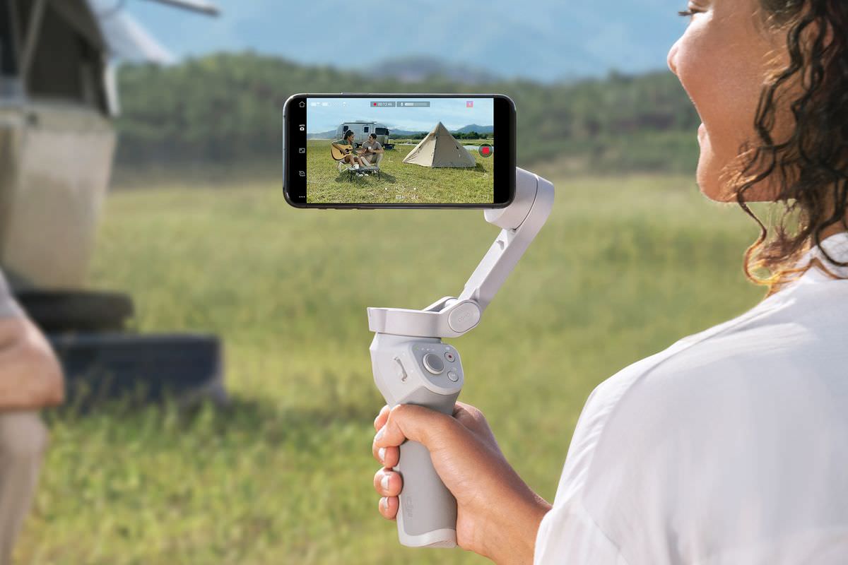 DJI ra mắt gimbal Osmo Mobile 4 mới với ngàm gắn nam châm tiện lợi, giá 3.5 triệu