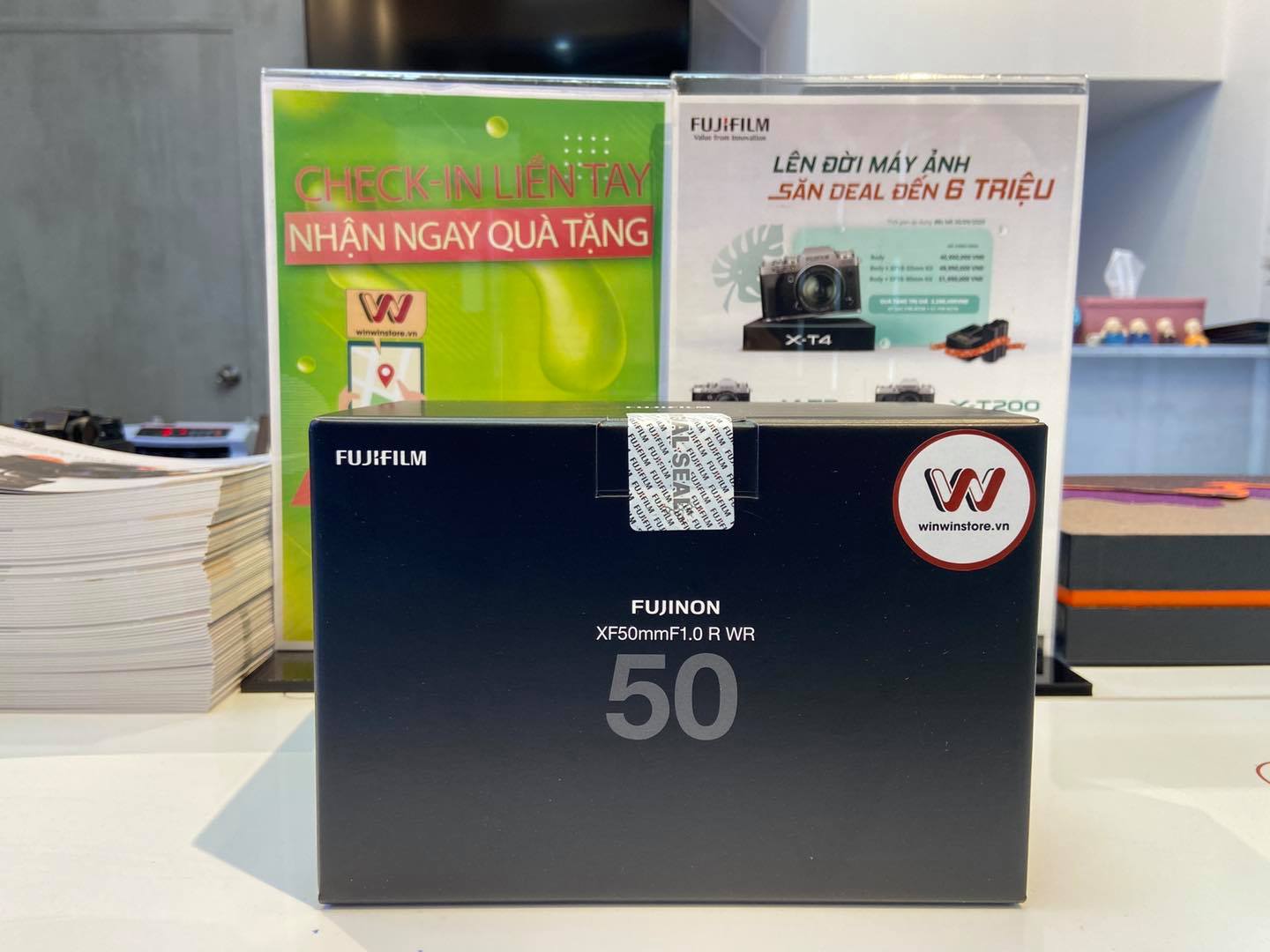 WinWinStore mở bán Fujifilm XF 50mm F1.0 R WR, tặng kèm filter trị giá 2,260,000 VND
