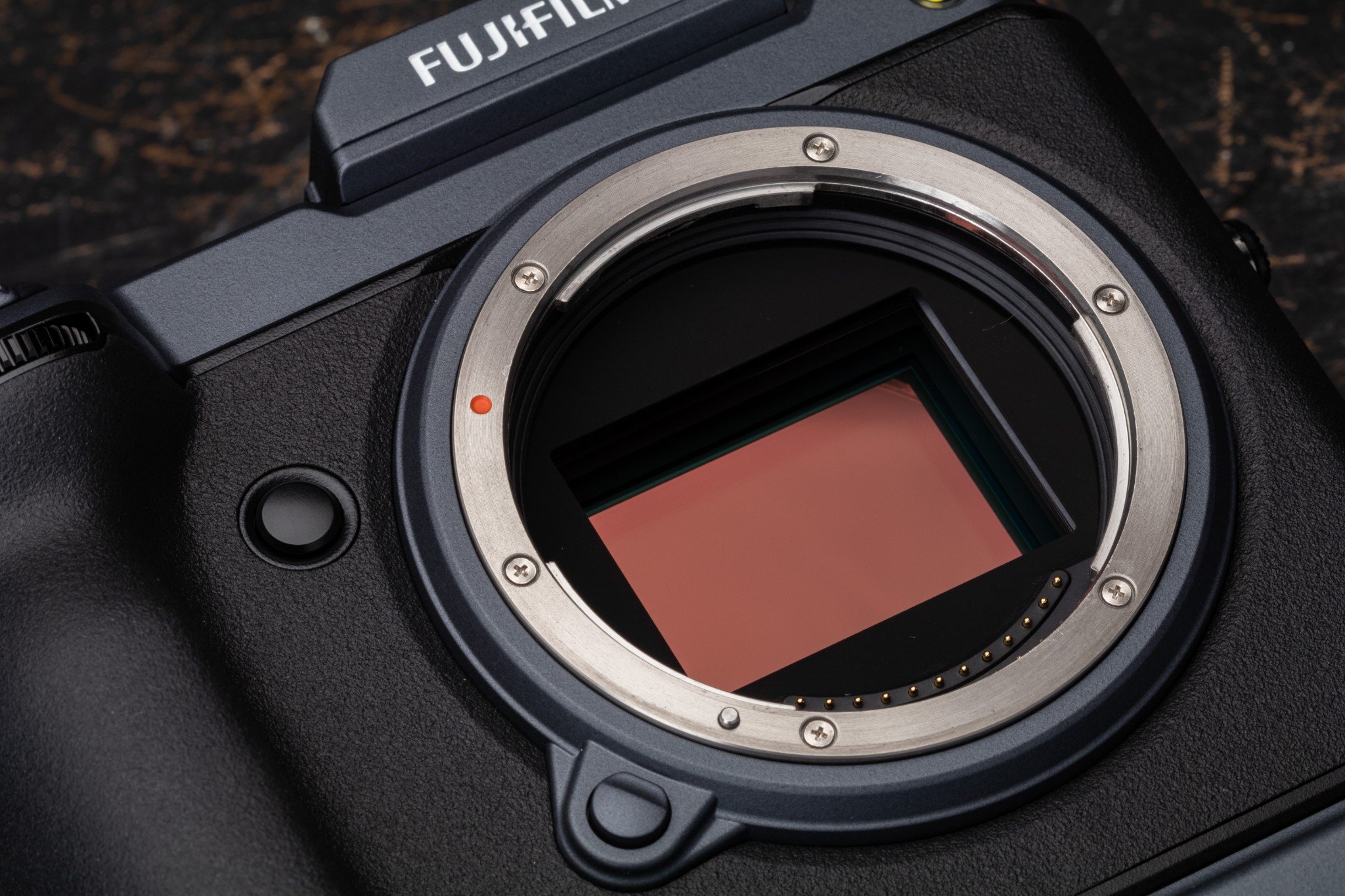 Fujifilm ra mắt GFX100 IR, phiên bản chụp hồng ngoại của GFX100