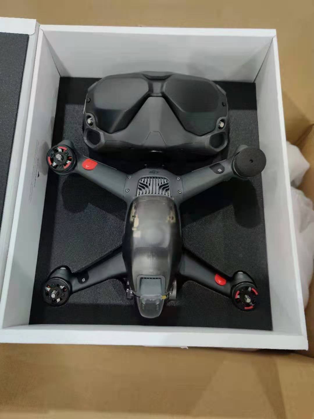 DJI sắp ra mắt một chiếc drone FPV cinematic mới