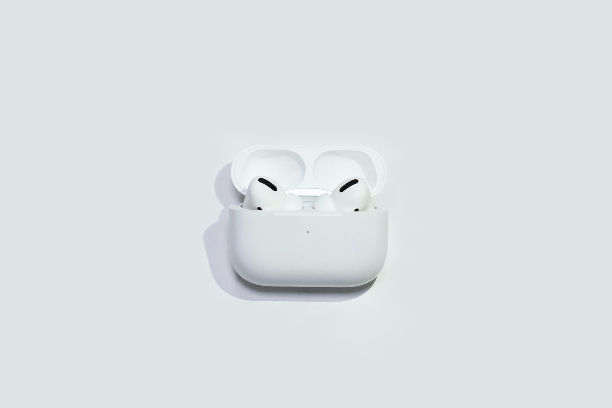 Apple tung cập nhật firmware phiên bản 2D27 cho AirPods Pro, khắc phục lỗi kêu bụp bụp