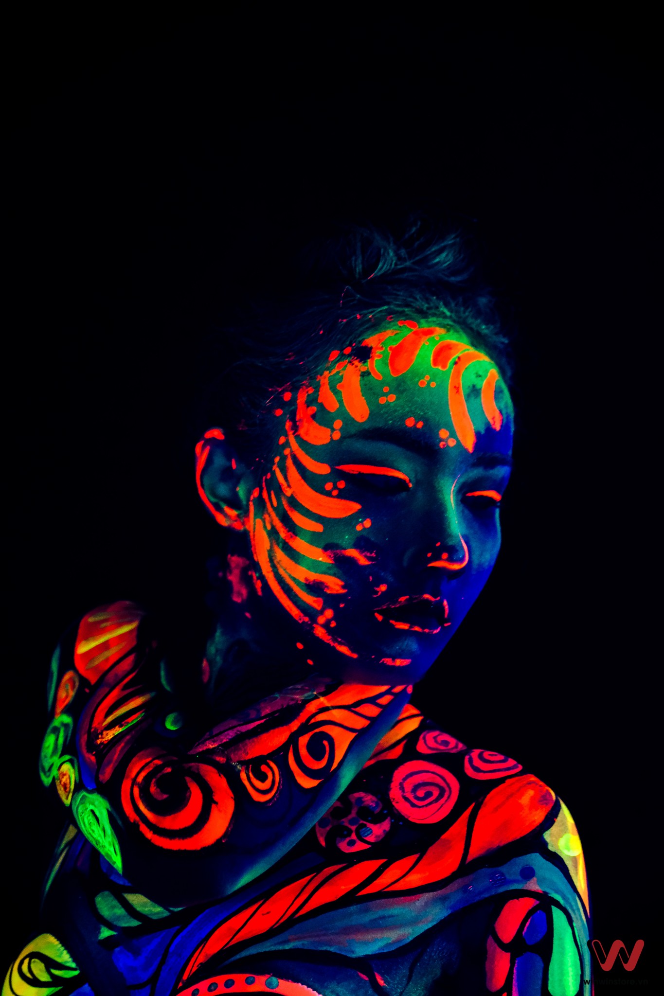 [Hình ảnh] WorkShop về một môn nghệ thuật Body Painting tại WinWin Store