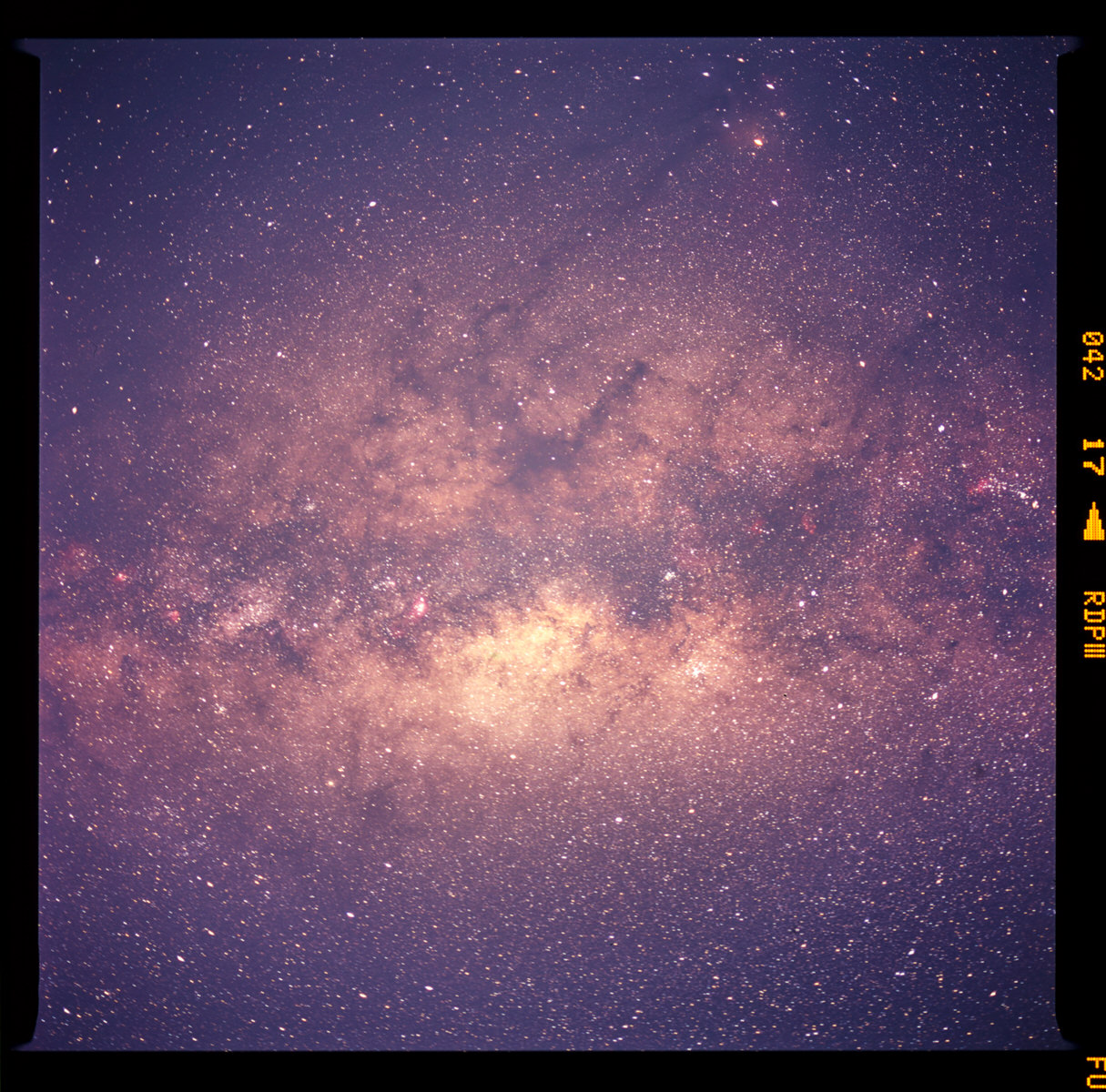 Nhiếp ảnh gia chia sẻ bộ ảnh chụp ảnh Milky Way bằng máy ảnh film medium format