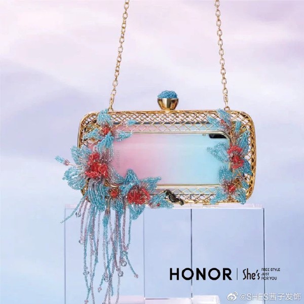 Honor và hãng phụ kiện SHE’S ra mắt túi xách Honor 20 Lite