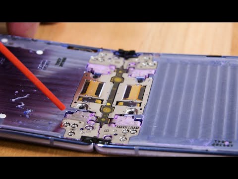 iFixit tiến hành một thử nghiệm nho nhỏ về khả năng kháng bụi của chiếc Galaxy Z Flip.